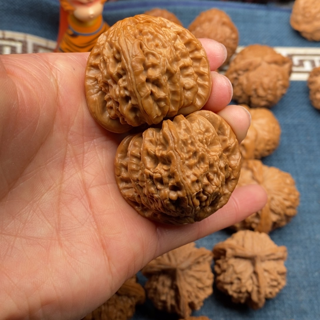 文玩核桃把件42全品三角白