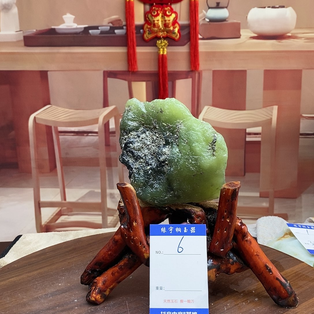 蛇纹石玉原石未镶嵌