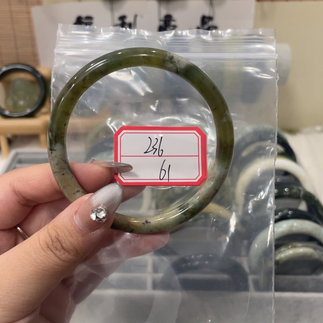 蛇纹石玉手镯未镶嵌