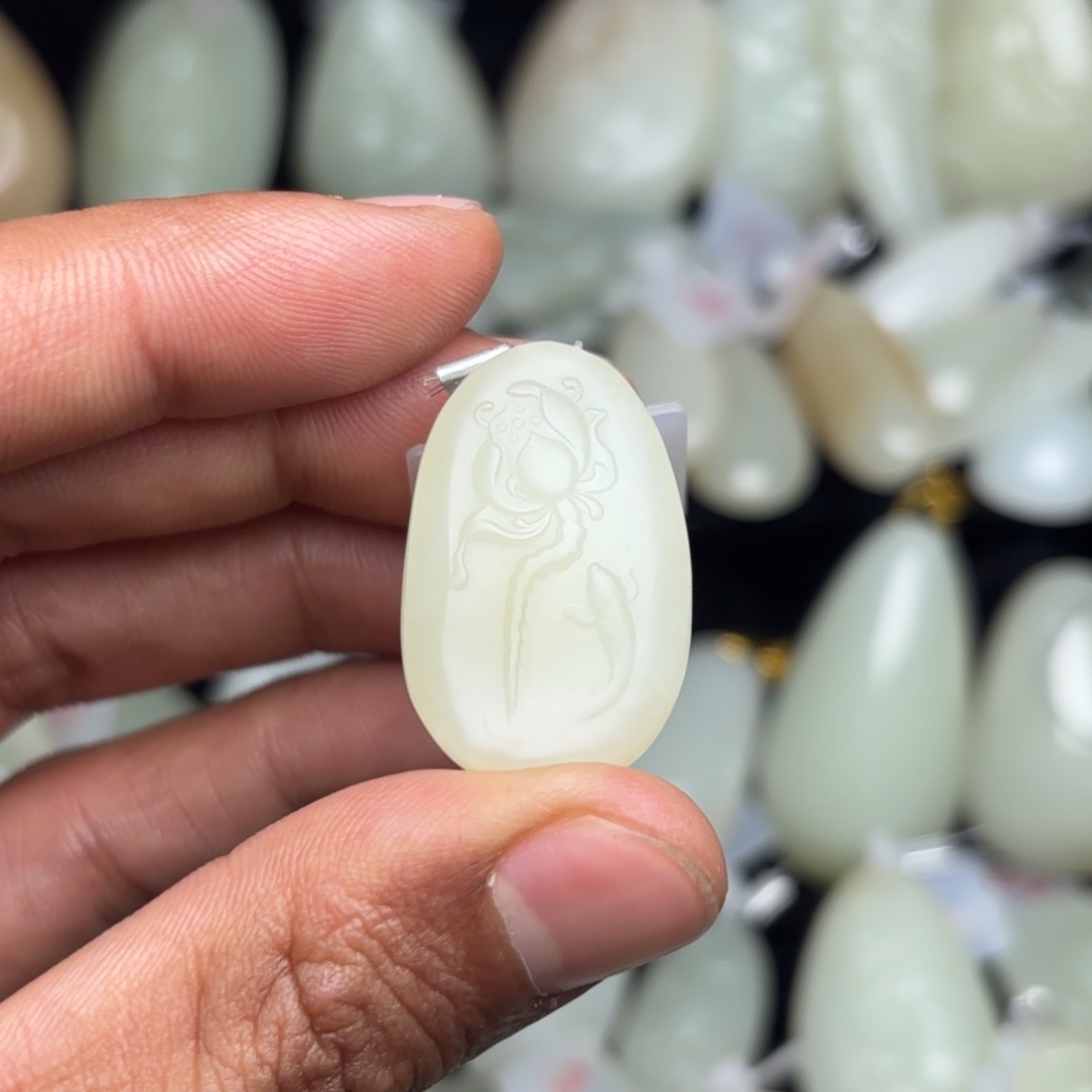 和田玉未镶嵌颈饰