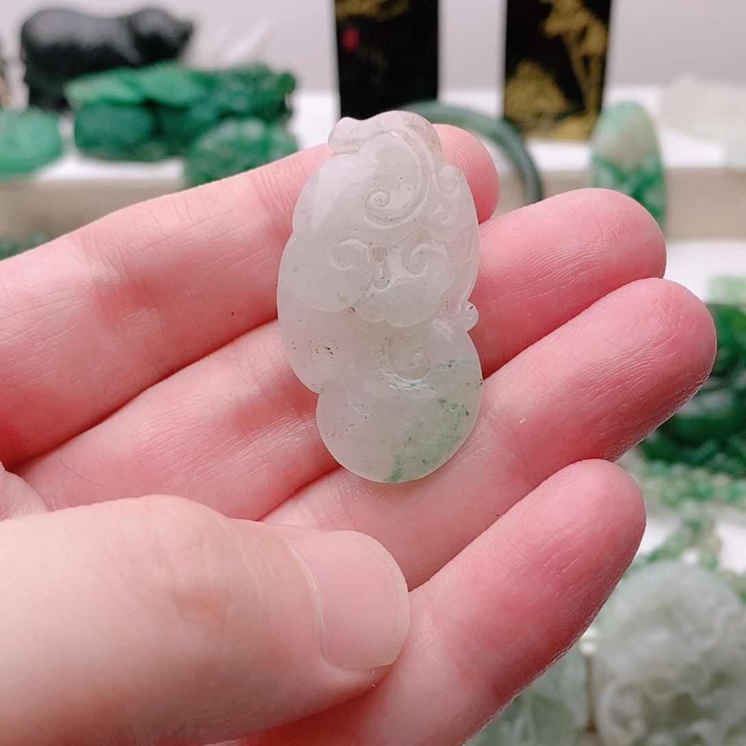 独山玉未镶嵌吊坠