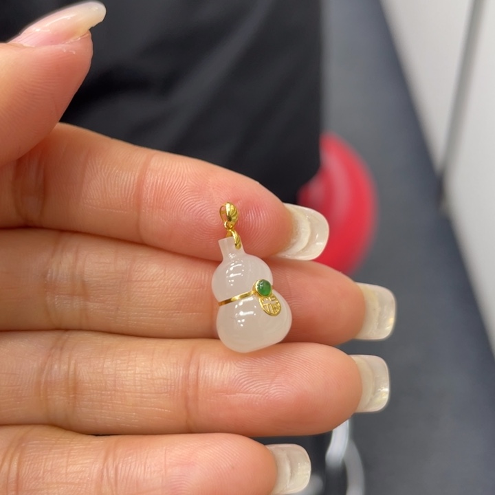 和田玉18K金镶嵌颈饰