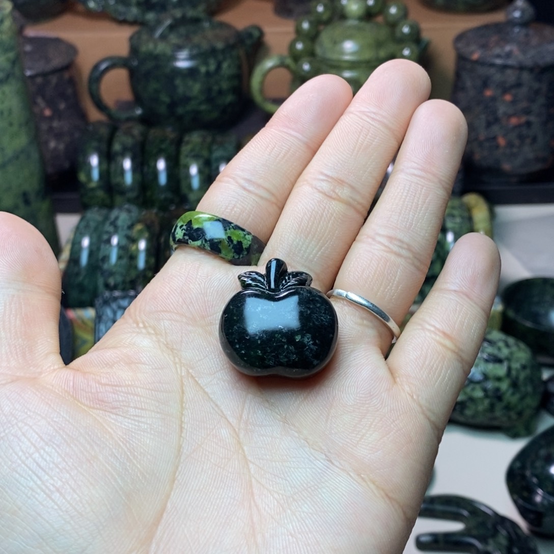 蛇纹石玉未镶嵌项链