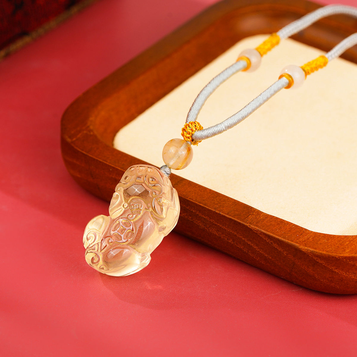 【吸金兽】黄水晶霸王貔貅吊坠金发晶-吞金兽-精雕编绳有证书