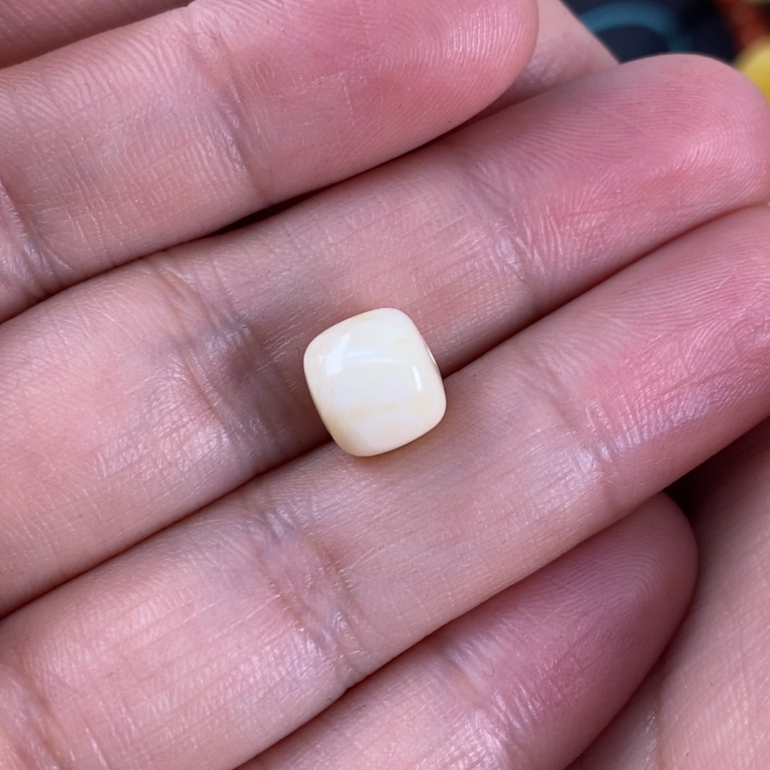 蜜蜡裸石未镶嵌蜜蜡