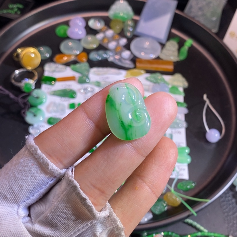 【闪购商品】翡翠挂件未镶嵌如意