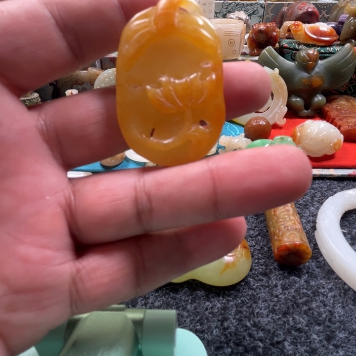 未镶嵌和田玉（糖玉）挂件