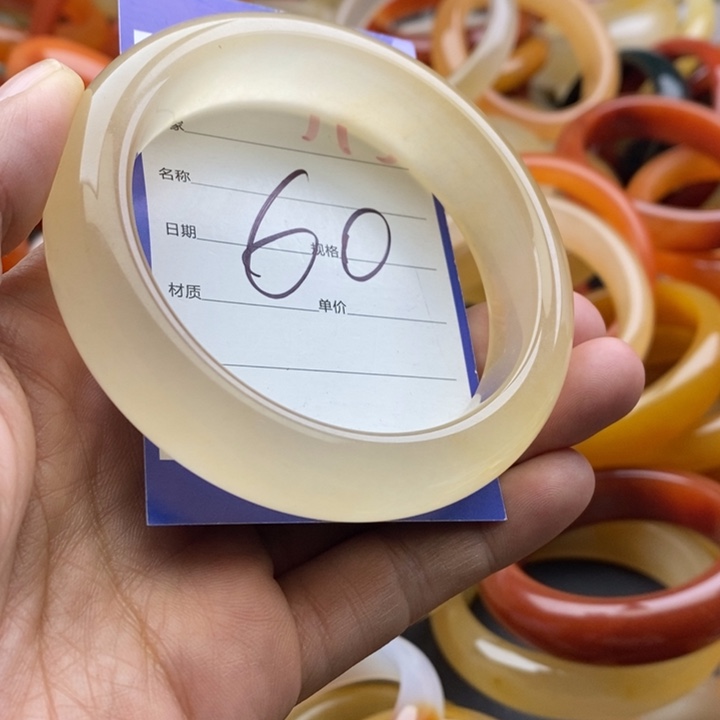 未镶嵌手镯石英质玉