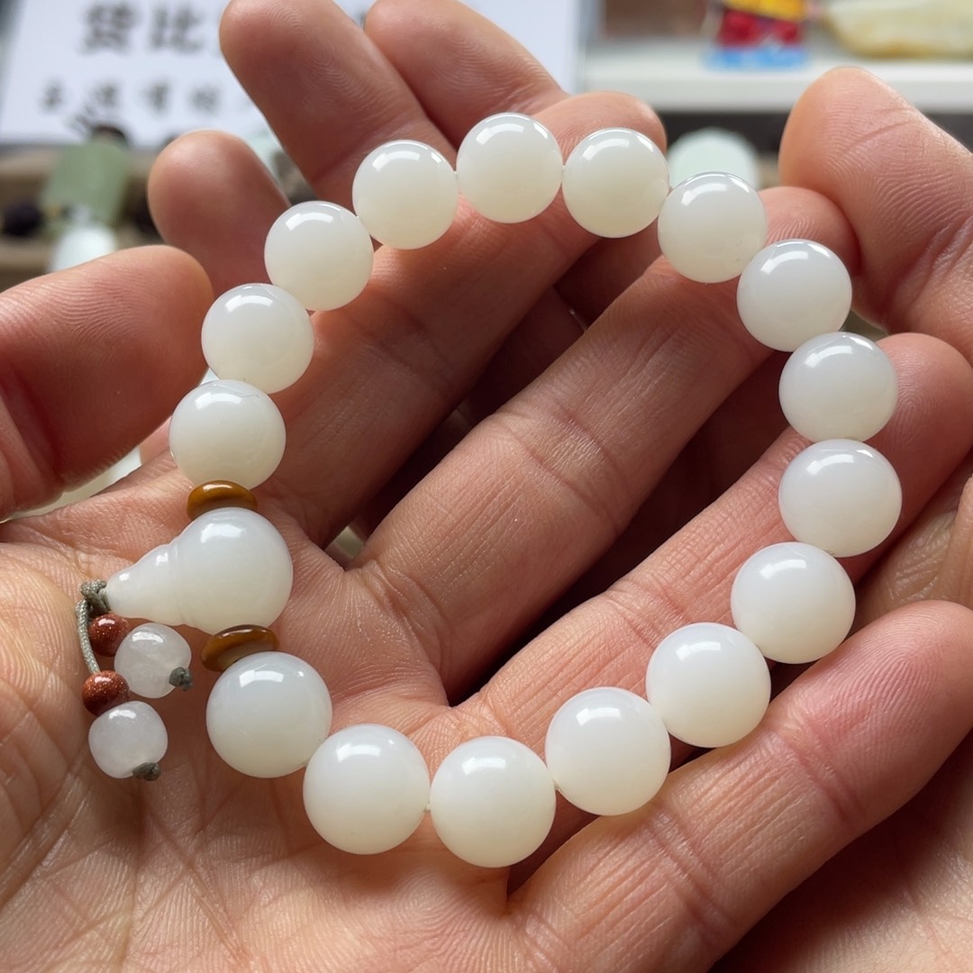 懒***生和田玉（白玉）未镶嵌手串克重46.8克