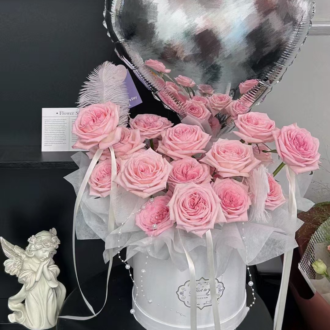 【告白气球】17 朵粉荔枝鲜花抱抱桶