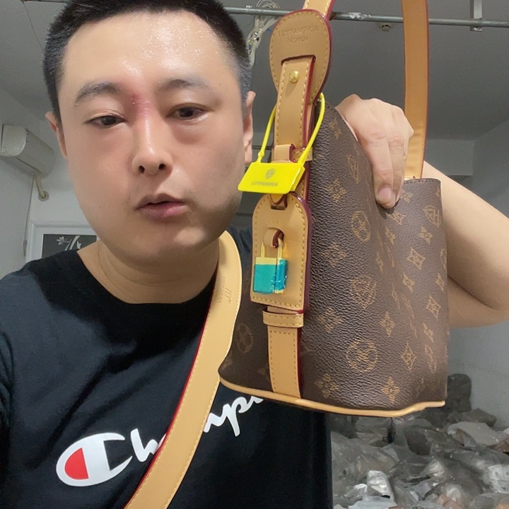 蚕丝麂皮（革）山羊皮（革）织物黄牛皮（革）马皮（革）