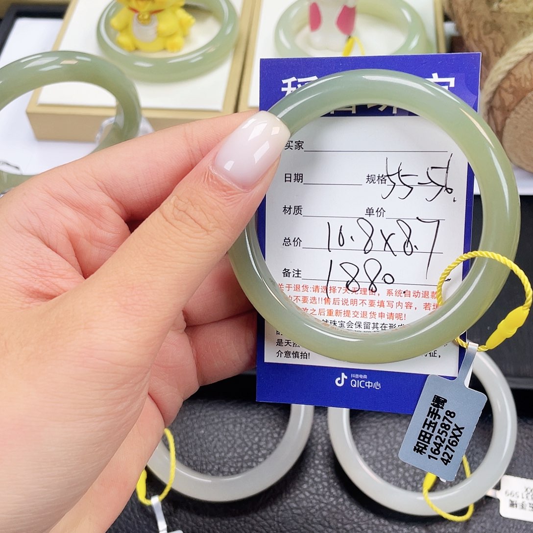 和田玉手镯未镶嵌