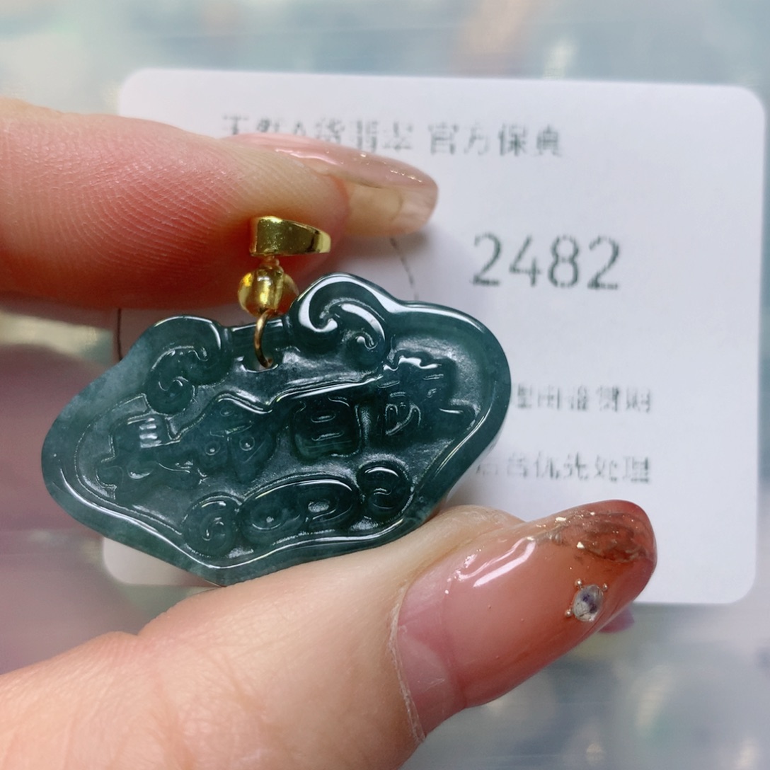 翡翠颈饰未镶嵌翡翠