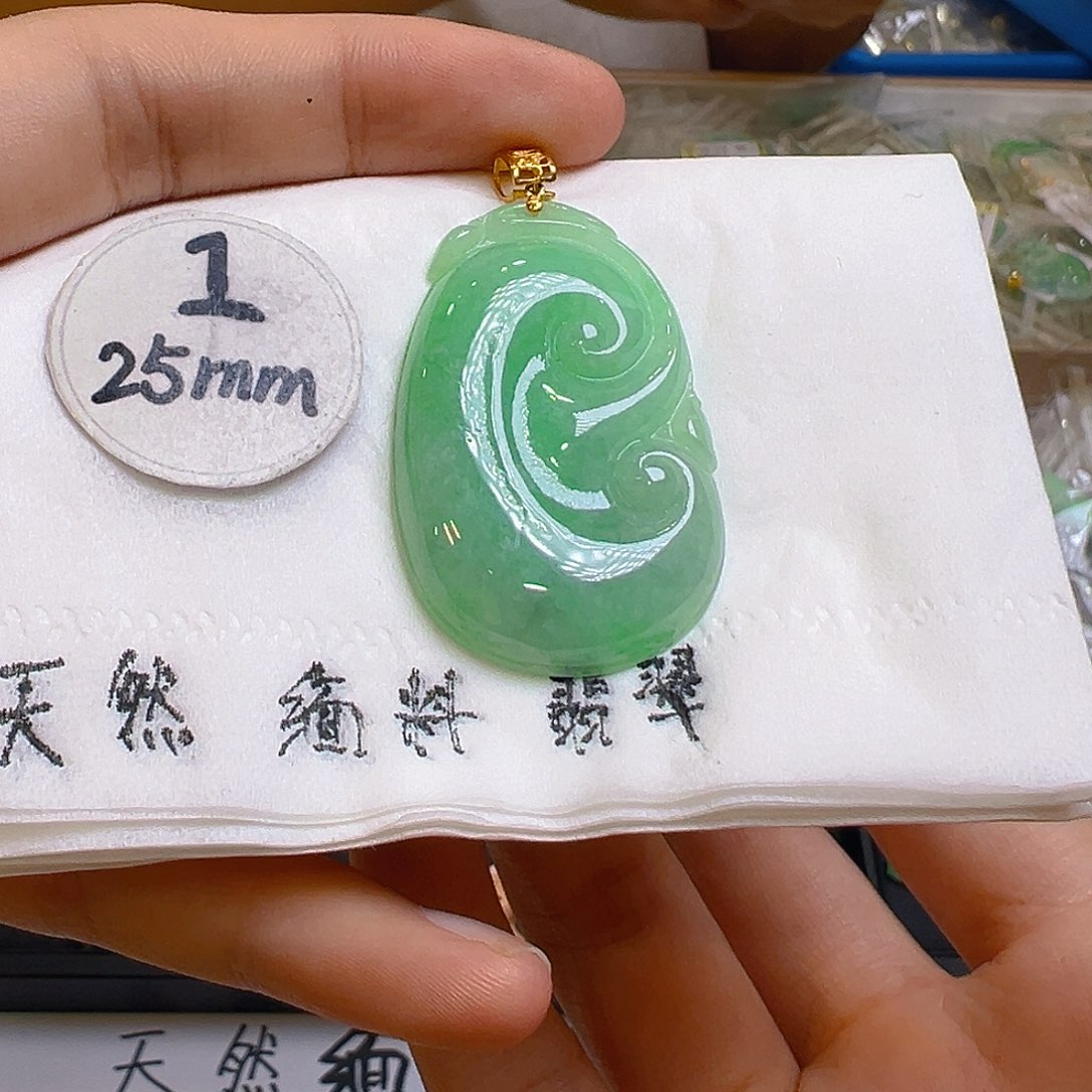 翡翠吊坠(不含链)18K金镶嵌翡翠