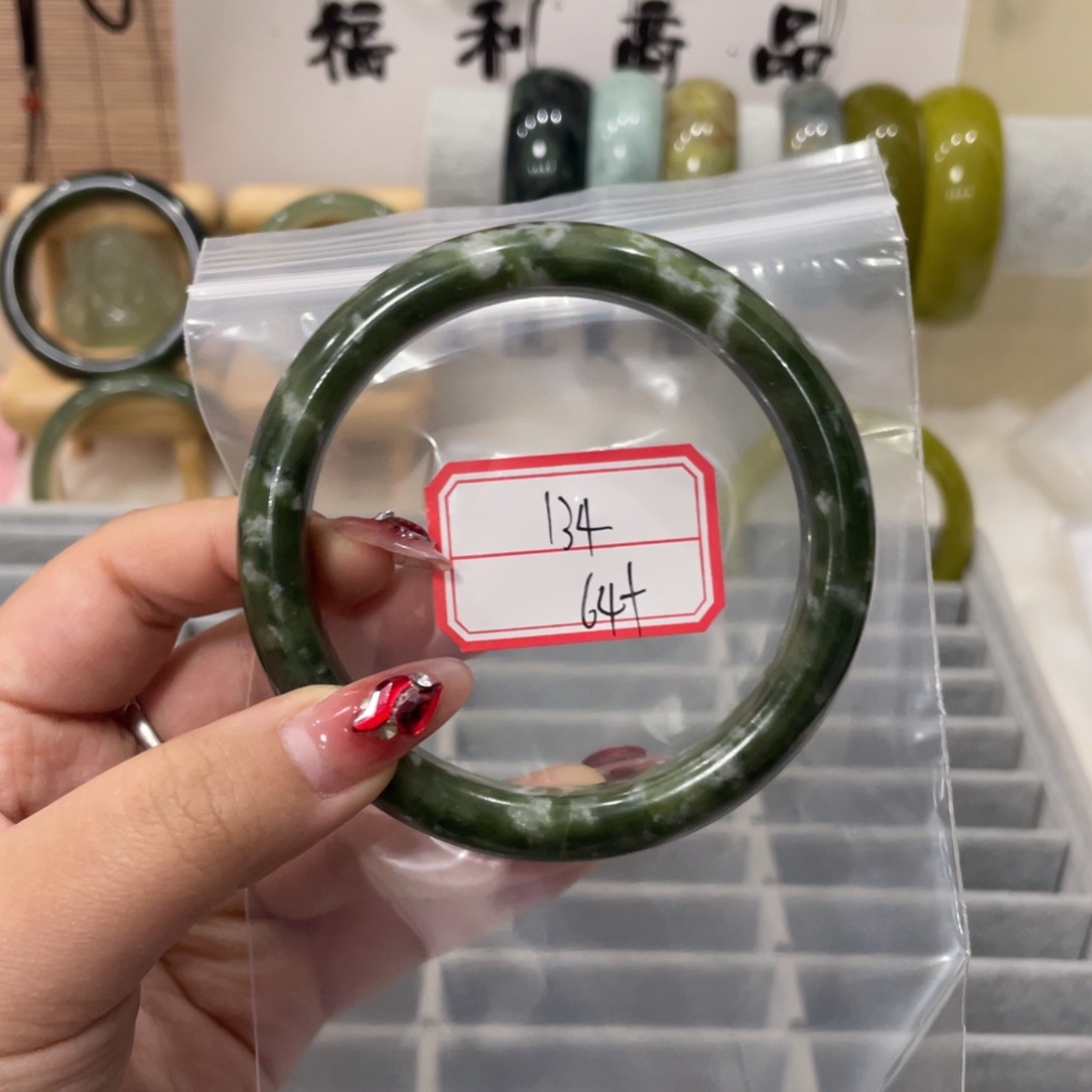 蛇纹石玉手镯未镶嵌