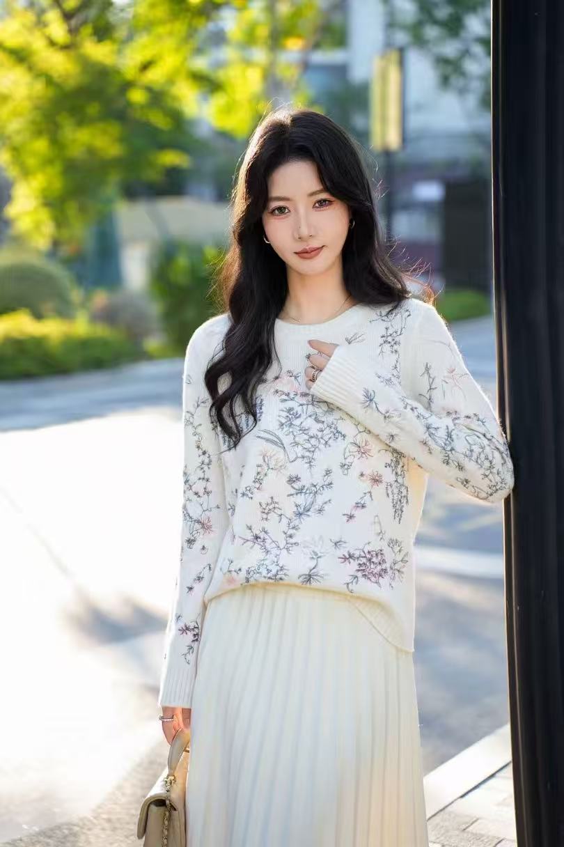 仪芬秋冬万针绣绣花毛衣针织衫