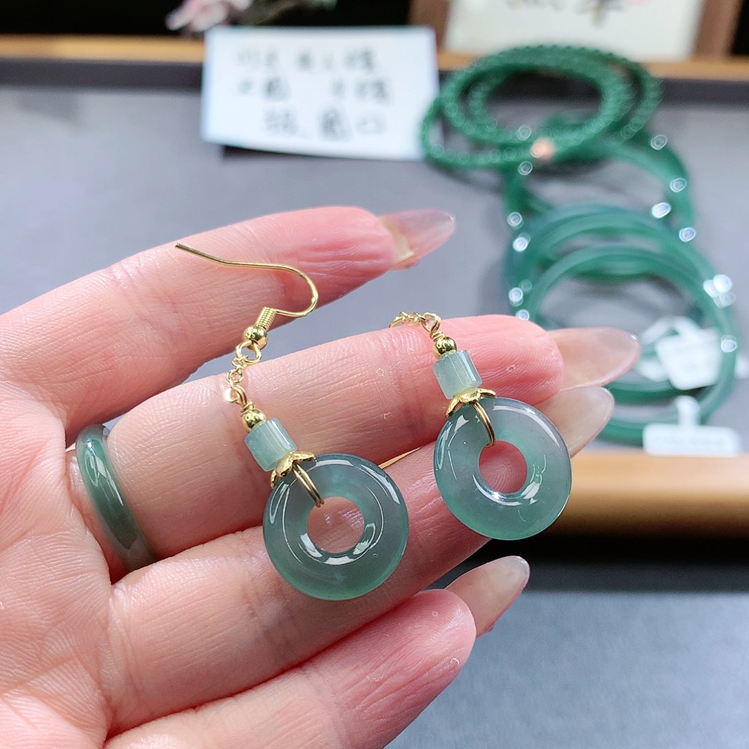 翡翠手镯（圆镯）未镶嵌