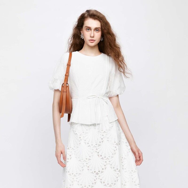 圣迪奥时尚气质田园风圆领花边收腰泡泡袖衬衫S242Z0433