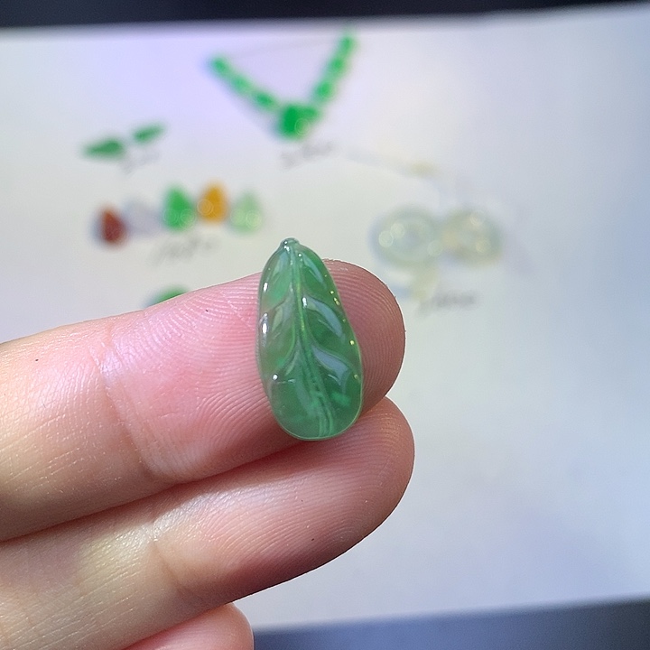 翡翠未镶嵌吊坠(不含链)随形叶