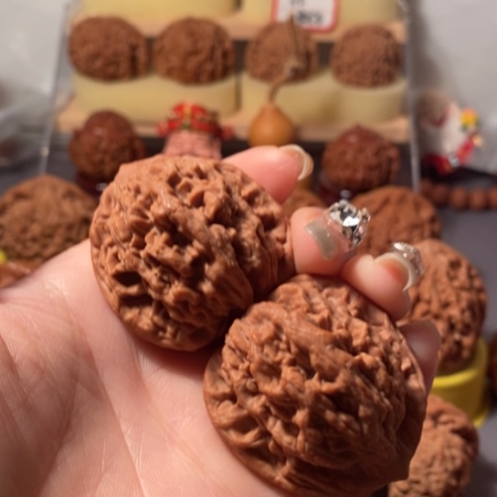 文玩核桃吊坠40虎头全品