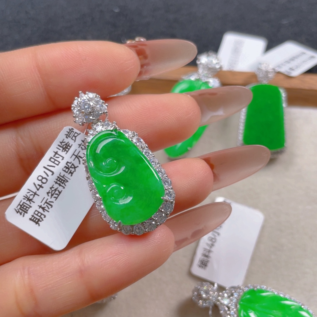 翡翠颈饰银S925镶嵌翡翠
