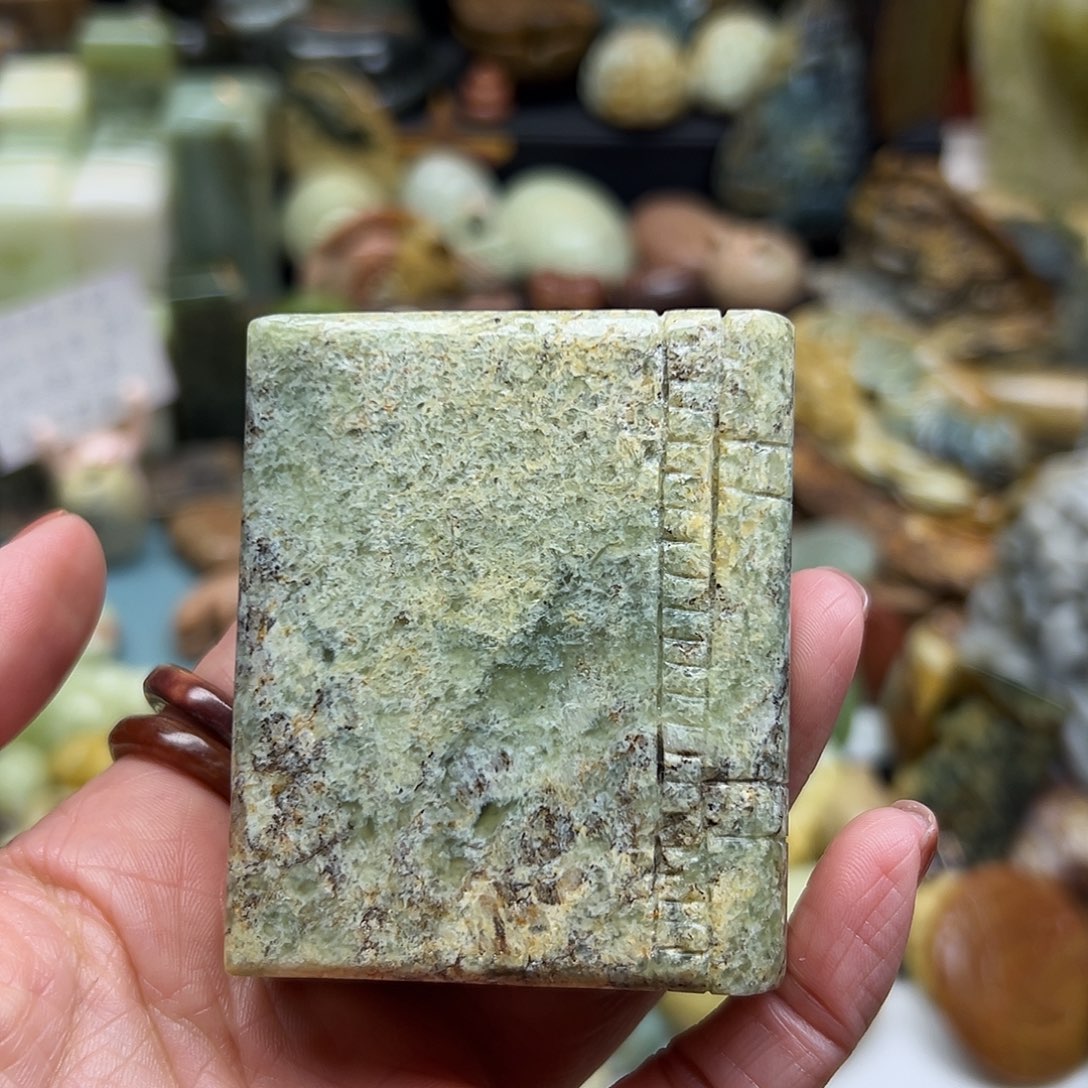 岫岩河磨玉（透闪石质玉）未镶嵌颈饰河磨玉一本万利