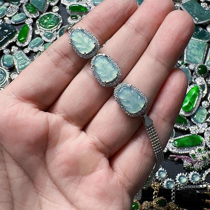 翡翠颈饰未镶嵌天然A货翡翠放漏