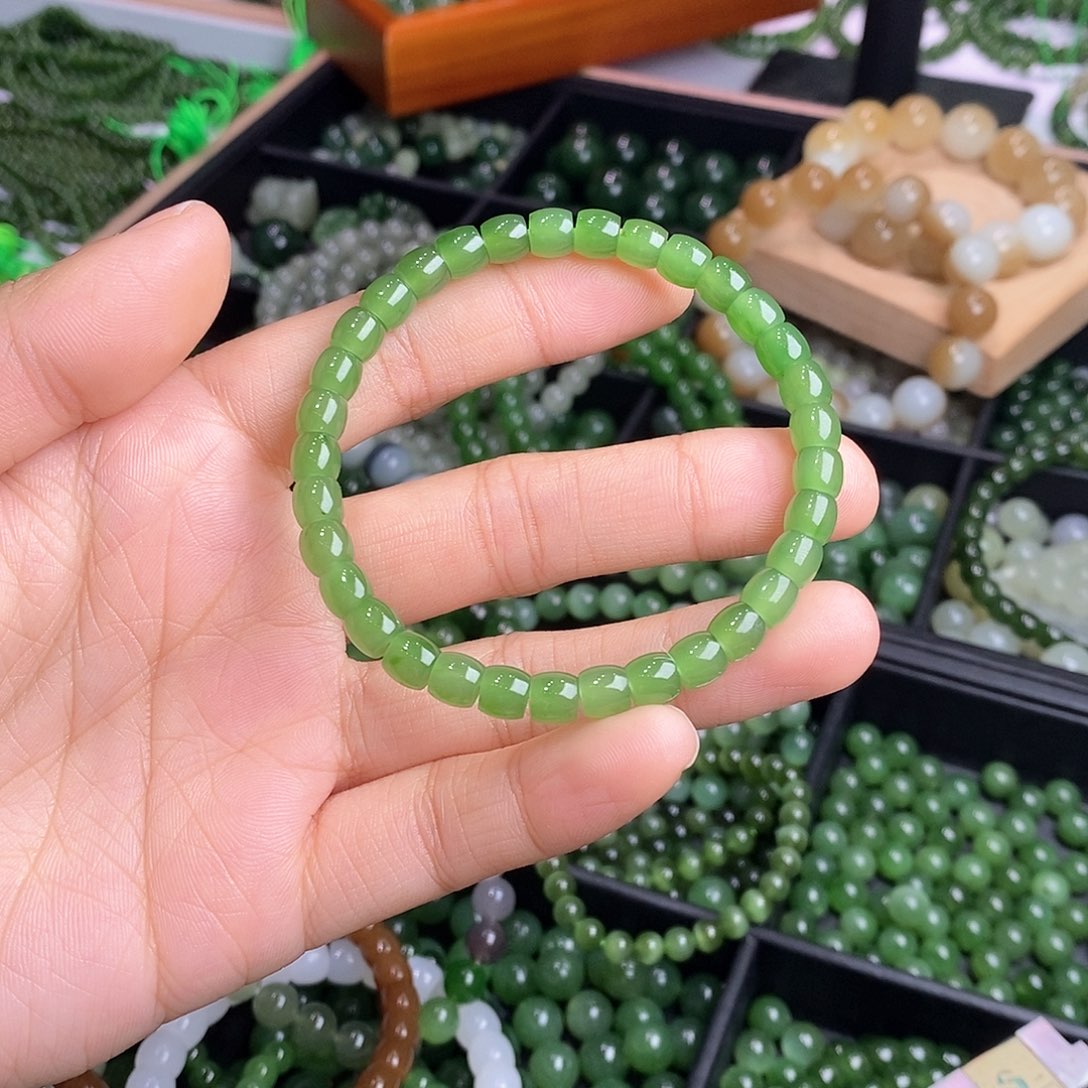 和田玉（碧玉）颈饰未镶嵌