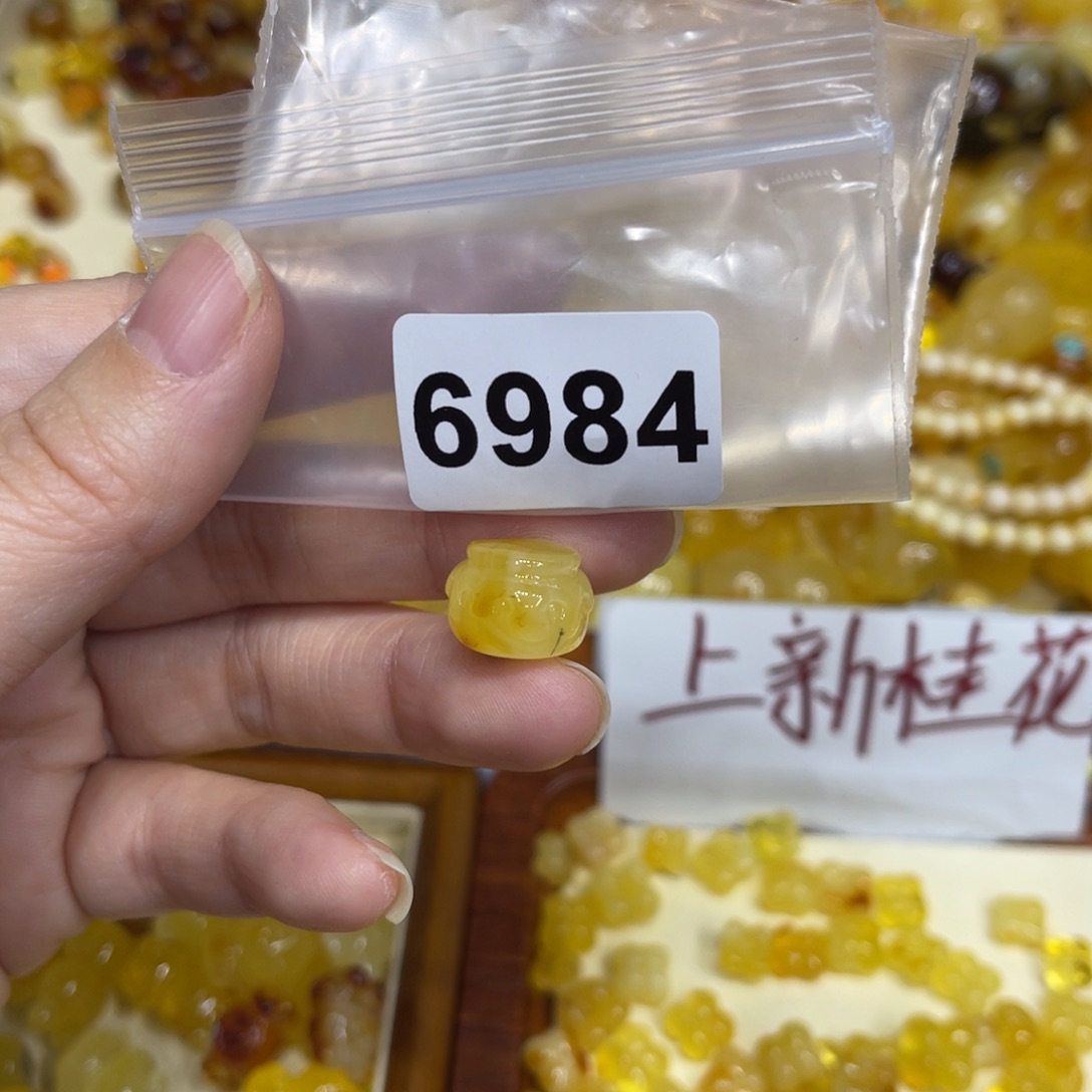 琥珀珠宝奇石未镶嵌