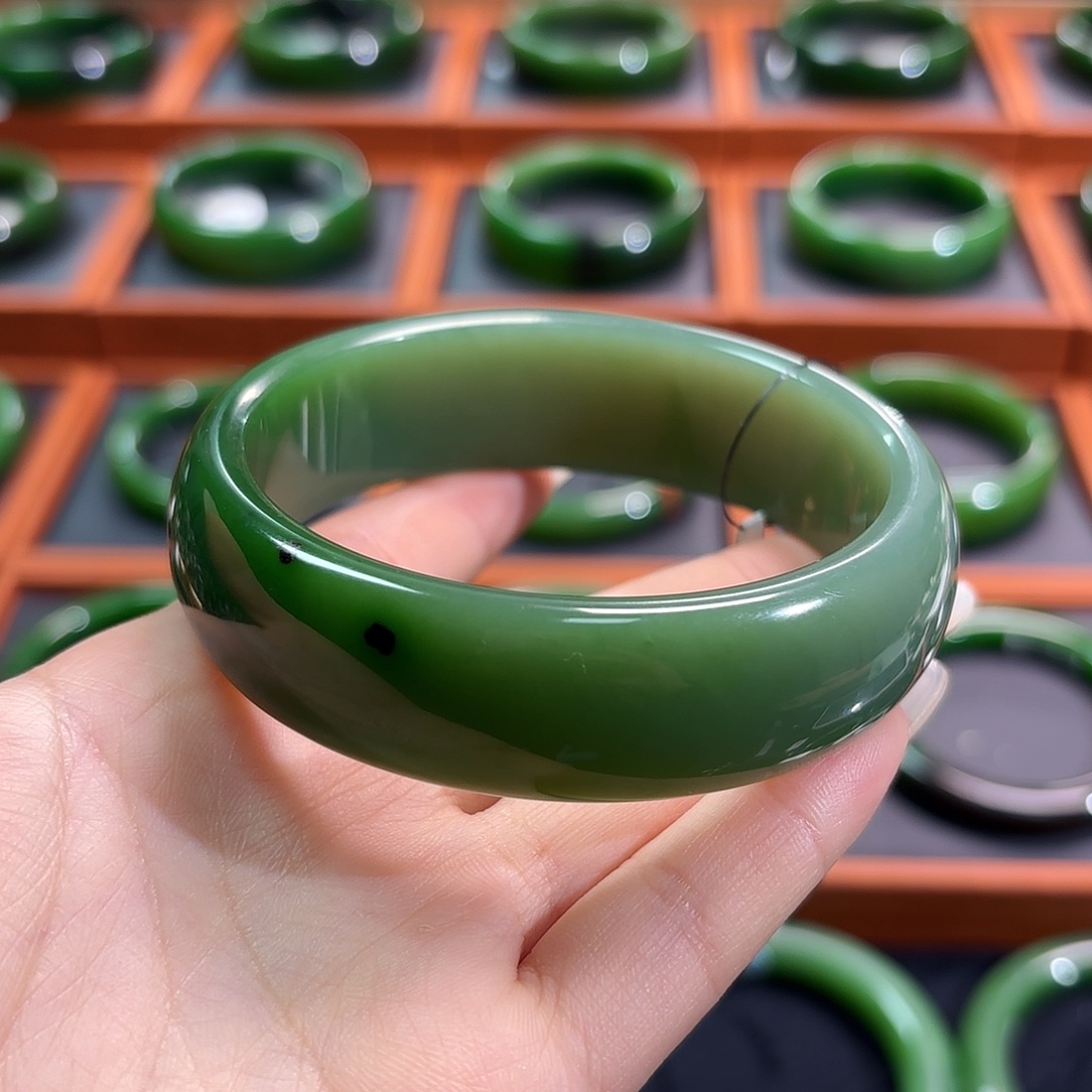 和田玉（碧玉）未镶嵌手镯63.64/白加绿