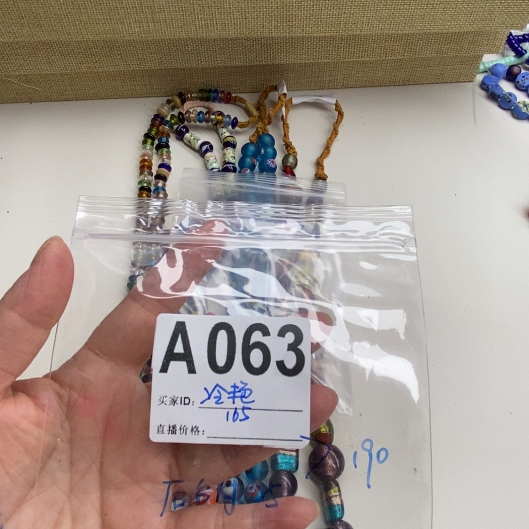 冷***客琉璃颈饰冷艳一包