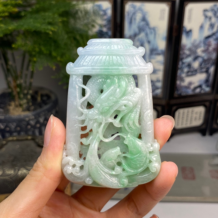 老种飘绿白底青鲤鱼跃龙门挂件 天然翡翠A货