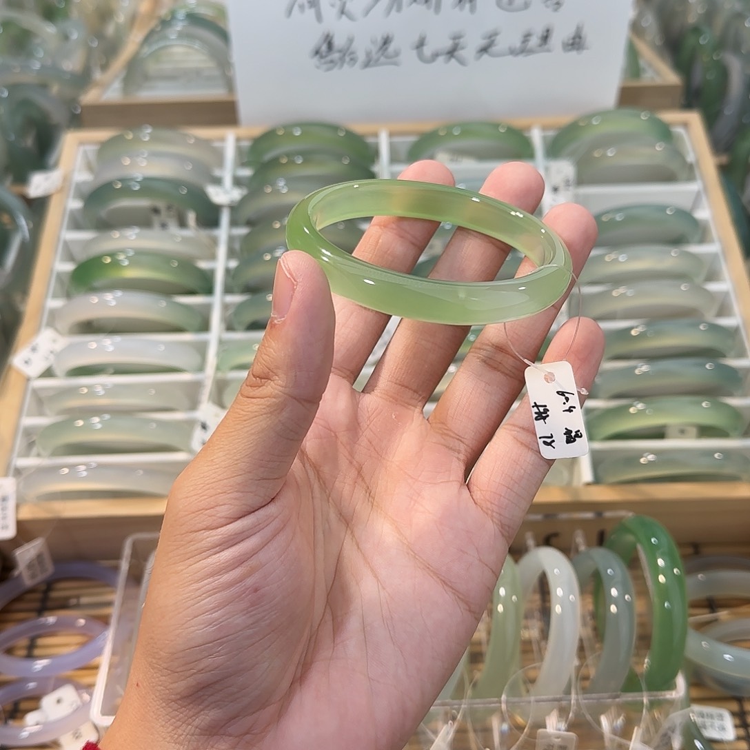 玛瑙/玉髓未镶嵌手镯圈口60.4