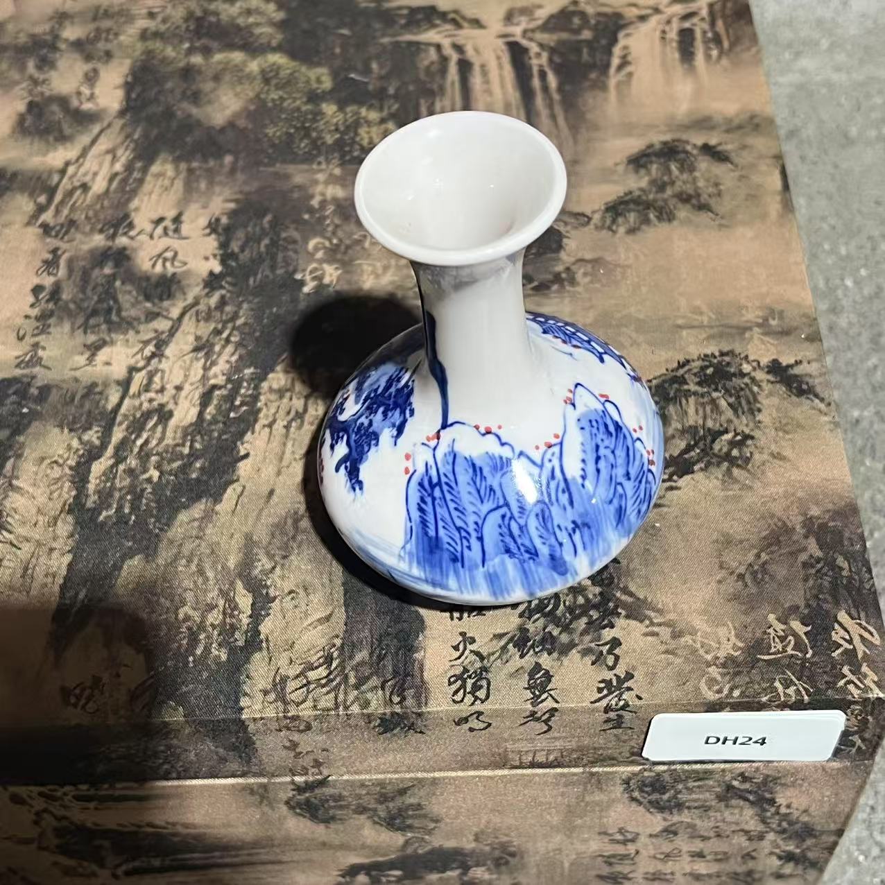 DH24/AW  青花釉里红/赏瓶