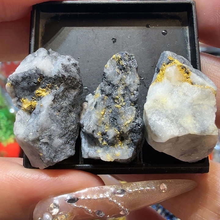 习18.2g聚金阁天然明金矿标（做球）