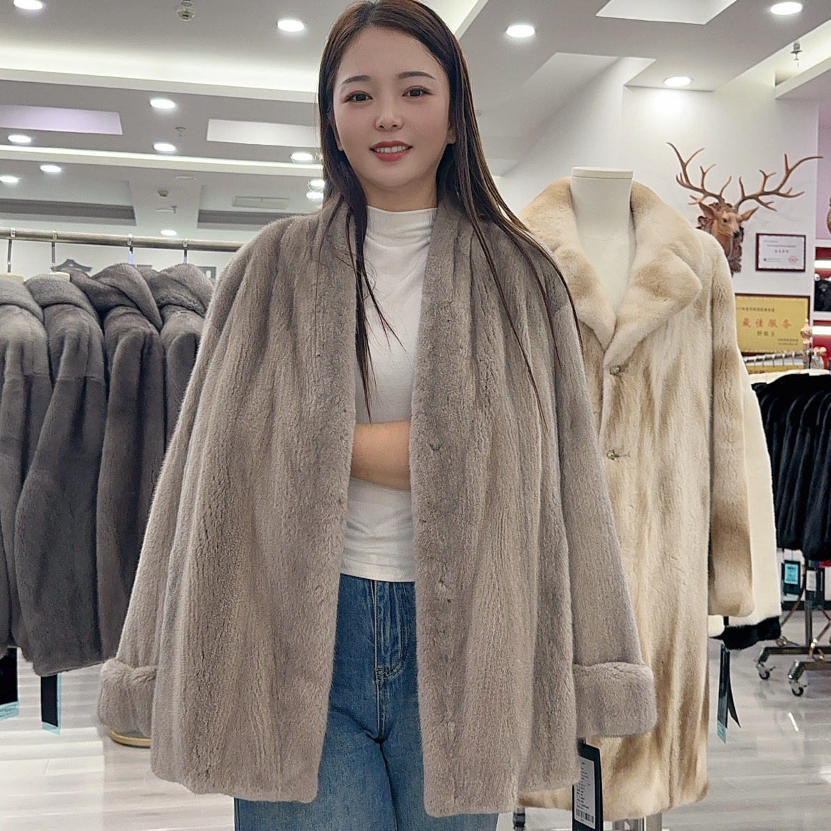 女士女款潮流时尚V领水貂皮挽袖银蓝本色全分刀75长