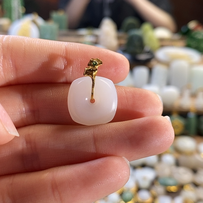 【闪购商品】和田玉吊坠18K金镶嵌