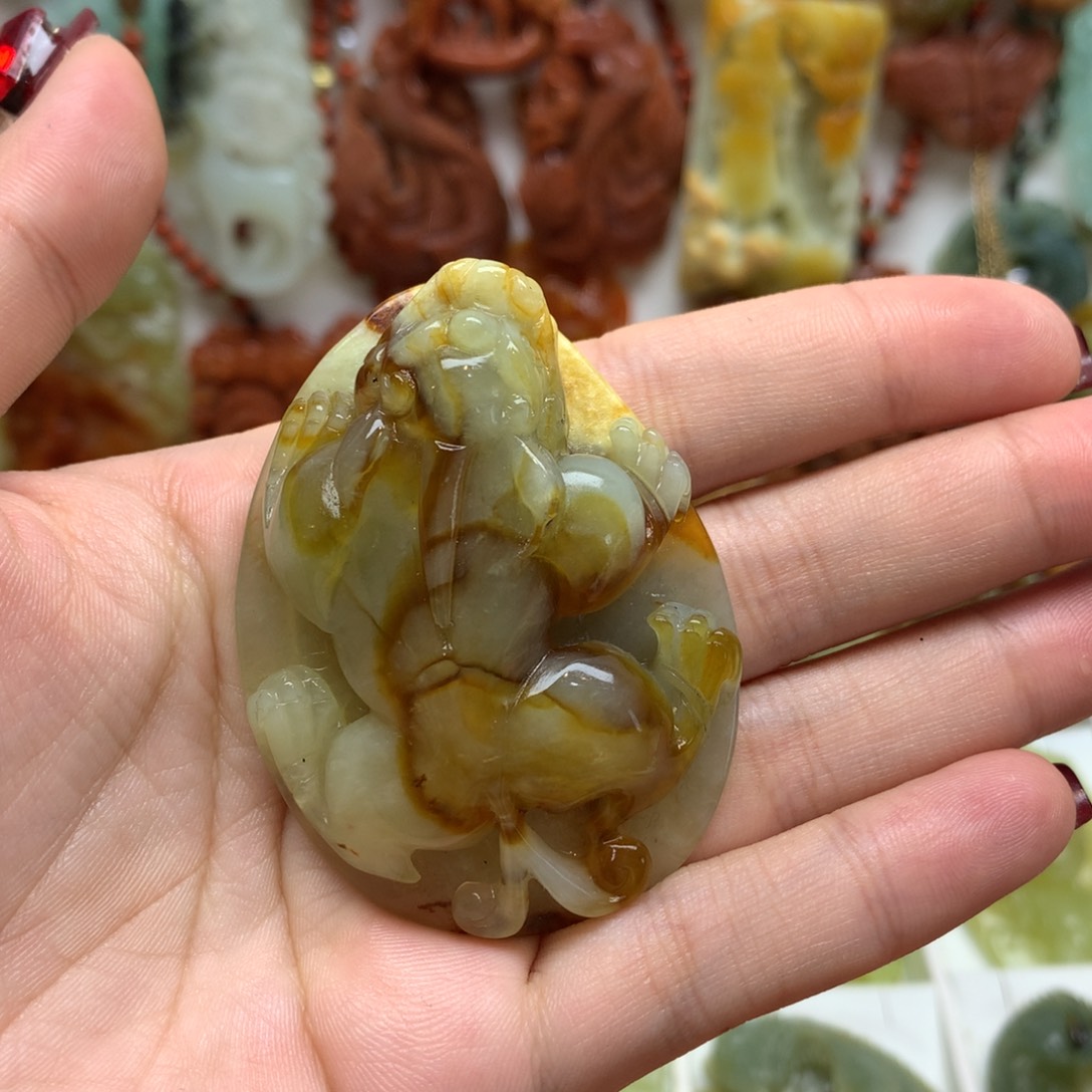 蛇纹石玉颈饰未镶嵌