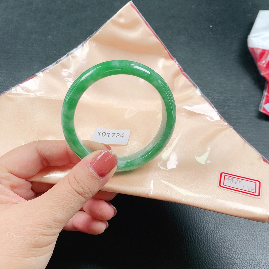 翡翠未镶嵌手镯03