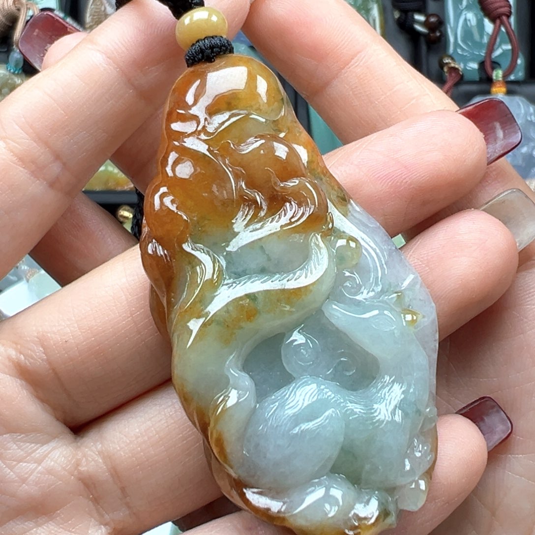翡翠颈饰未镶嵌九尾