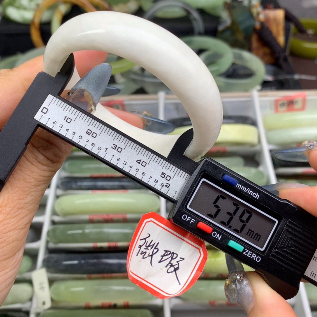 蛇纹石玉未镶嵌手镯822