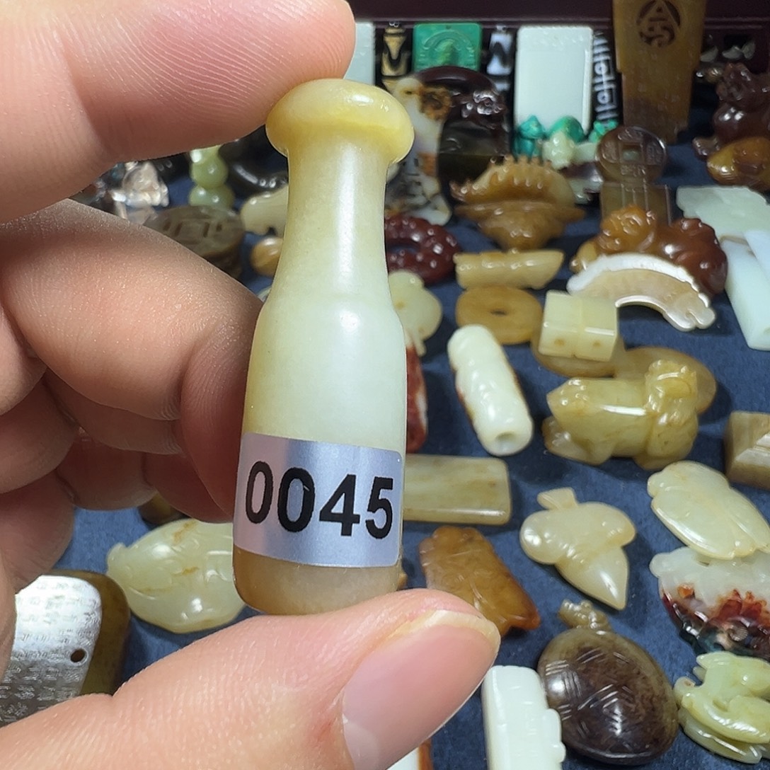 和田玉（糖玉）未镶嵌挂件