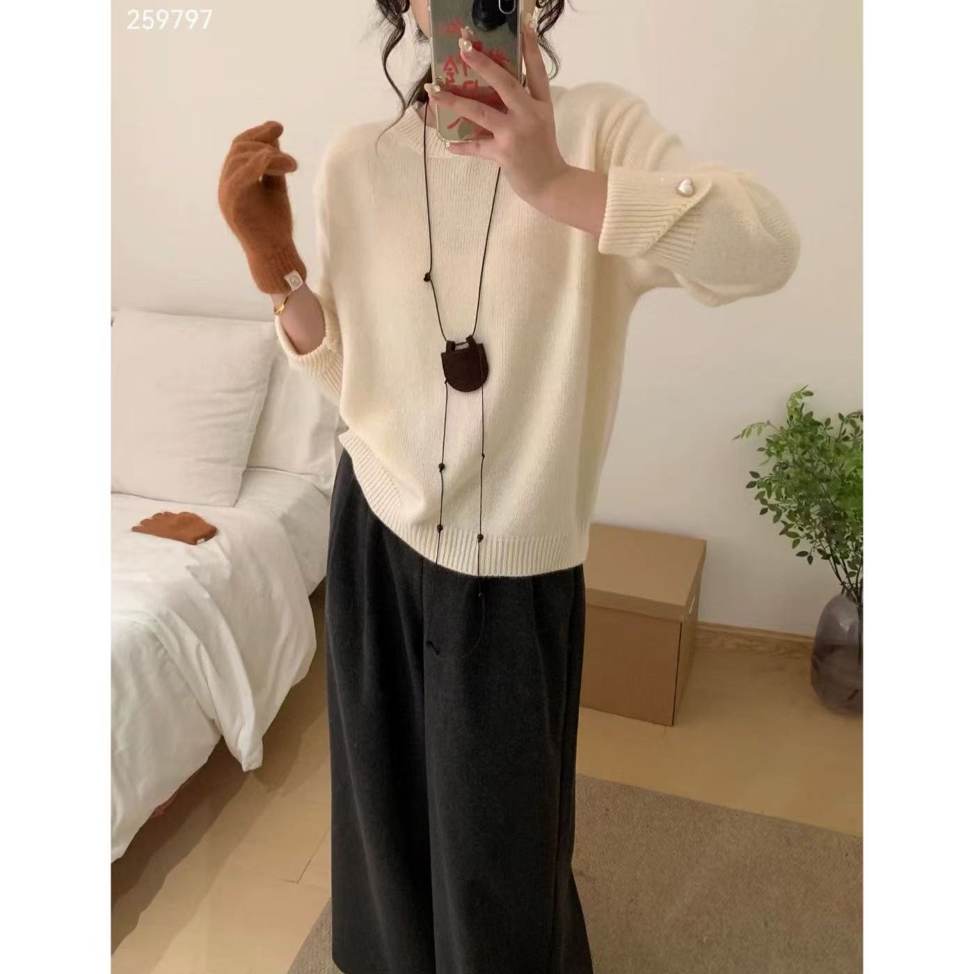 丽丽家~爱心扣袖白网红百搭宽松秋冬毛衣