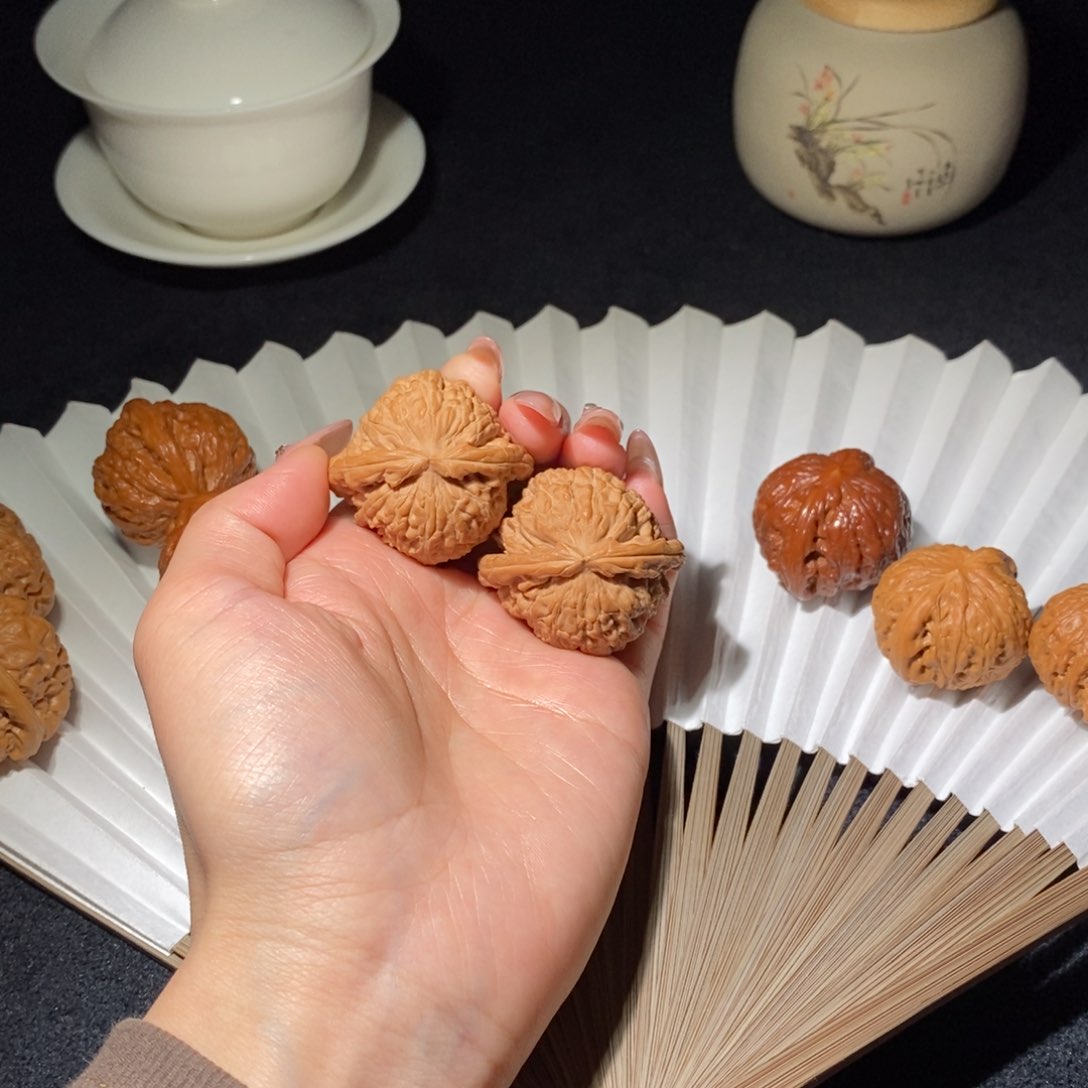 文玩核桃吊坠白狮子40
