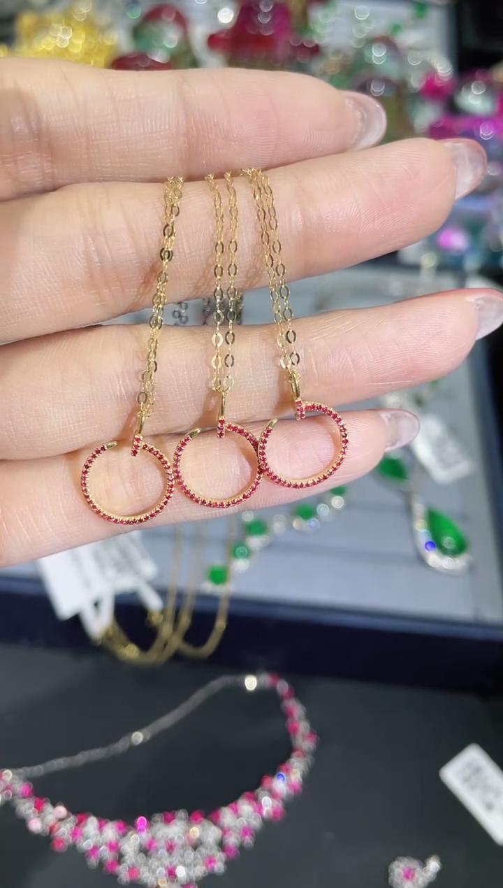 18K金镶嵌天然红宝石项链钉子款 多样性发其一