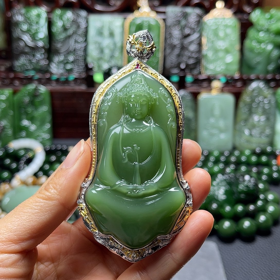 漫***端和田玉未镶嵌颈饰