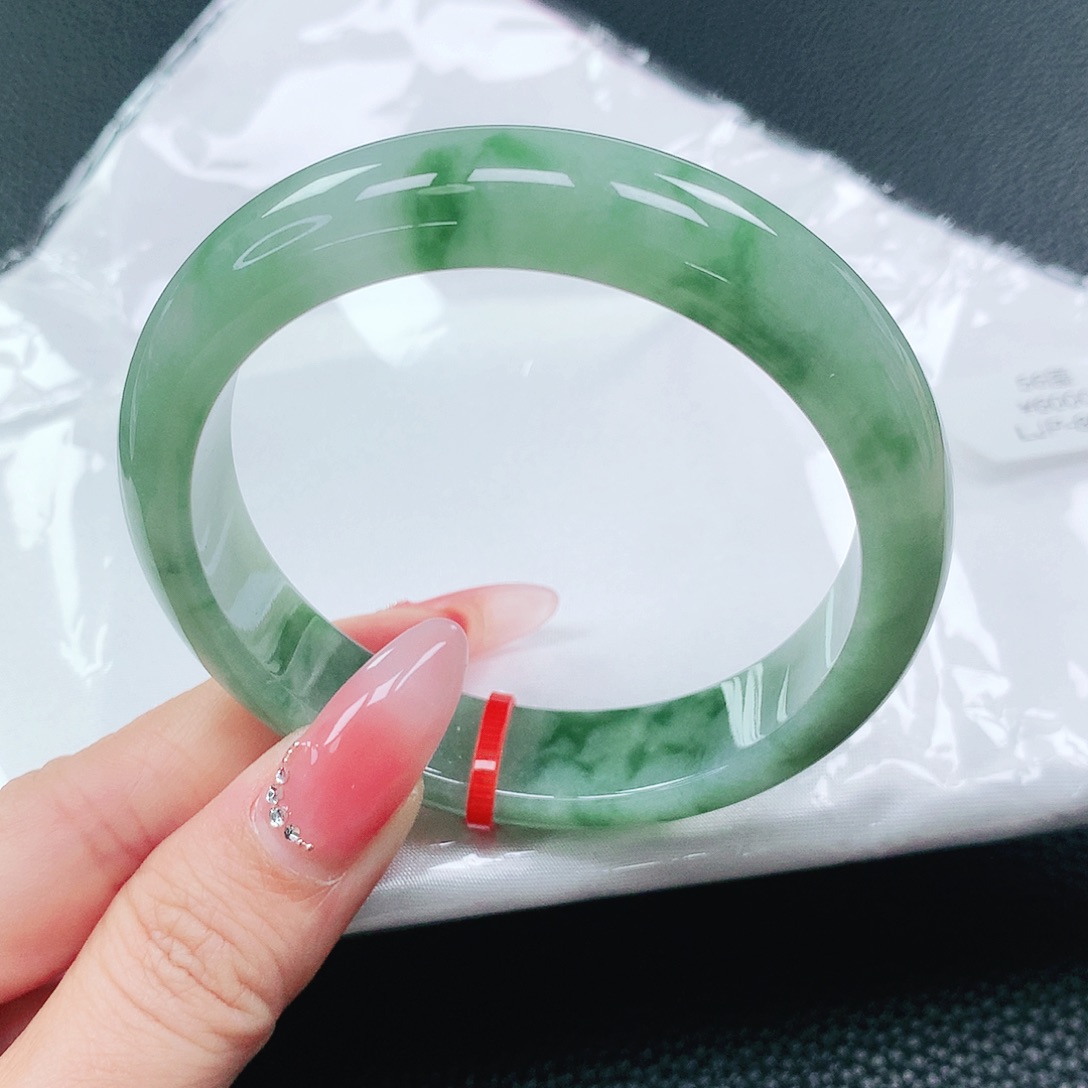 翡翠手镯未镶嵌57圈