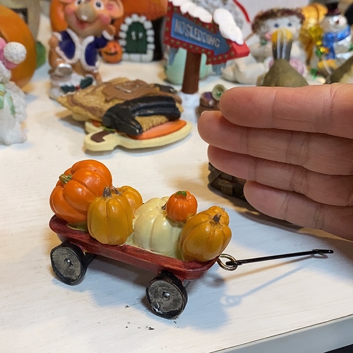树脂制品南瓜车摆件