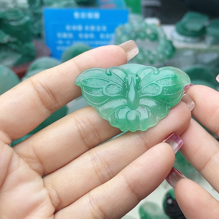 颈饰未镶嵌石英质玉