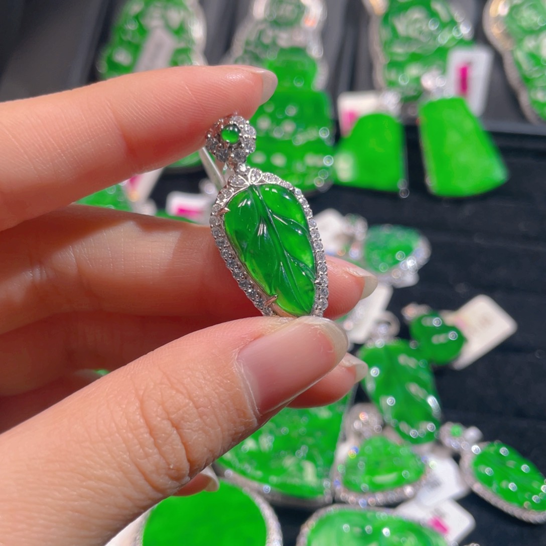 翡翠颈饰未镶嵌保a保真天然翡翠